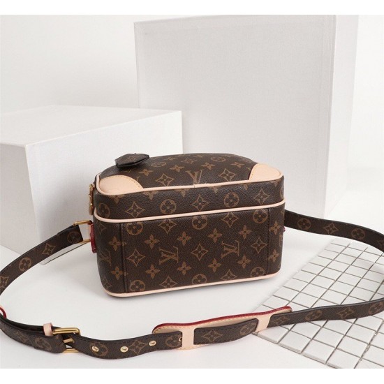 Louis Vuitton M44937 New Camera Bag