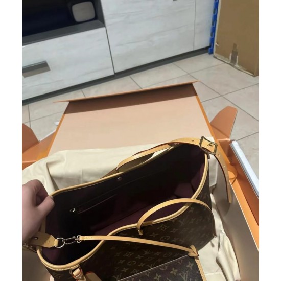 Louis Vuitton CARRYALL MM M46197