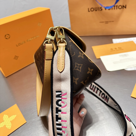 LOUIS VUITTON Diane