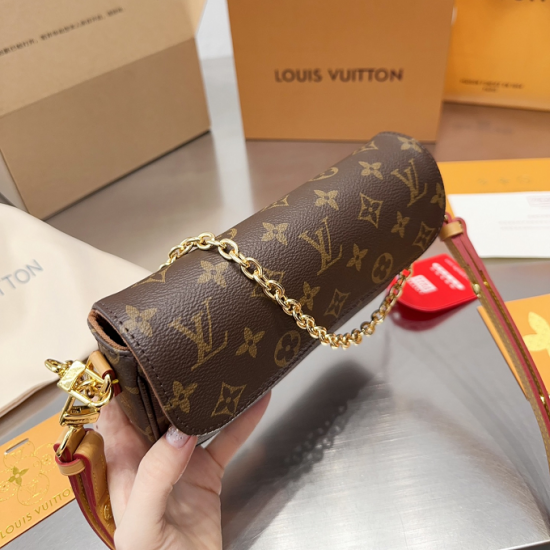 LOUIS VUITTON Wallet on Chain Ivy