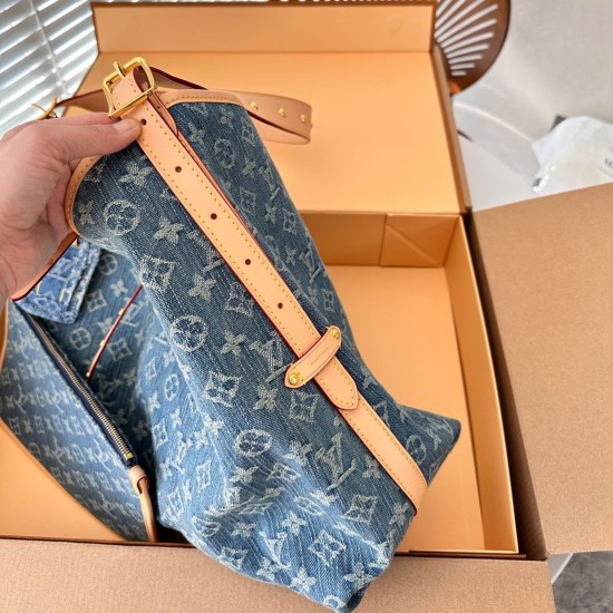 LOUIS VUITTON CarryAll MM