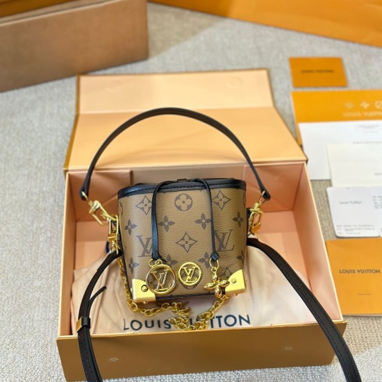 Louis Vuitton noé purse lv charms handbag