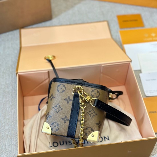 Louis Vuitton noé purse lv charms handbag