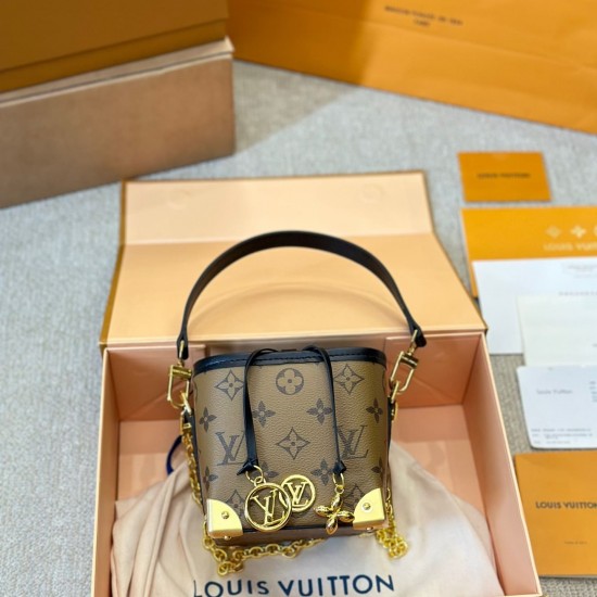 Louis Vuitton noé purse lv charms handbag