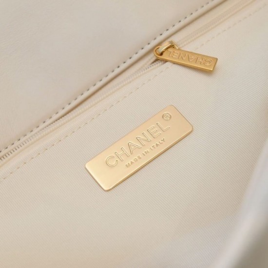 CHANEL 19 MAXI HANDBAG AS1162