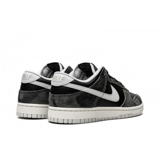 SB Dunk Low “Zebra”