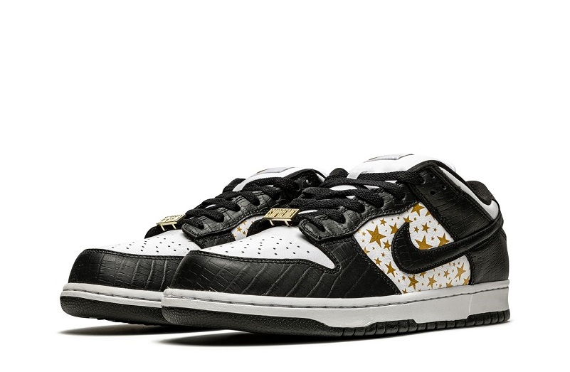 Supreme x SB Dunk Low Stars Black Reps (2)