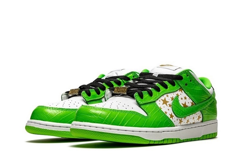 Supreme x SB Dunk Low Stars Mean Green Reps (2)