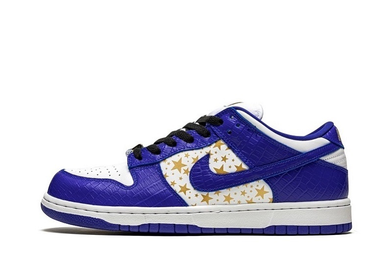 Supreme x Nike SB Dunk Low Stars Hyper Blue Reps (1)