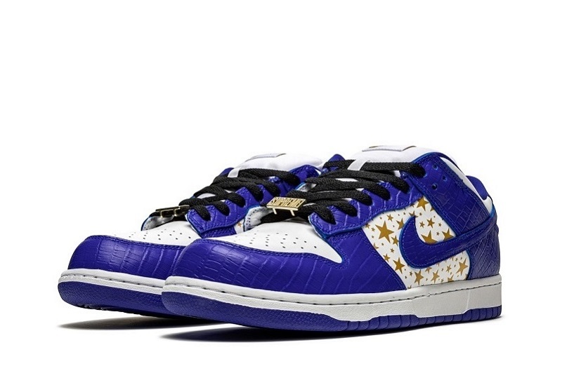 Supreme x Nike SB Dunk Low Stars Hyper Blue Reps (2)