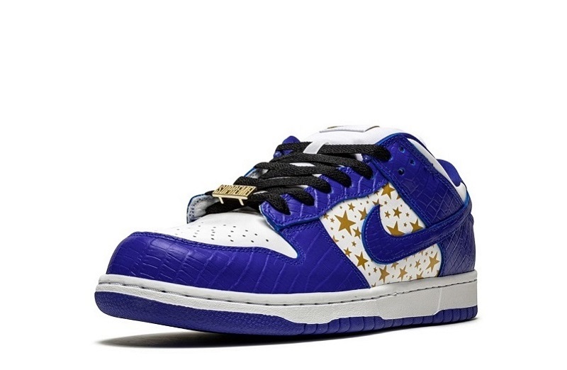 Supreme x Nike SB Dunk Low Stars Hyper Blue Reps (4)