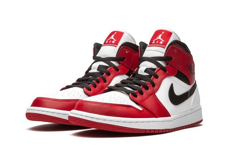 Air Jordan 1 Mid Chicago Reps (3)