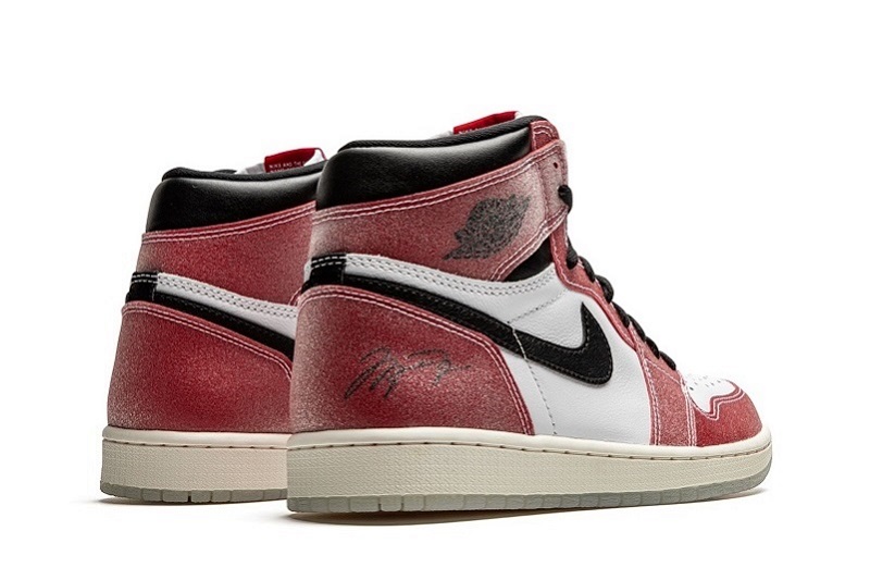 Trophy Room x Air Jordan 1 High OG Chicago Reps (3)