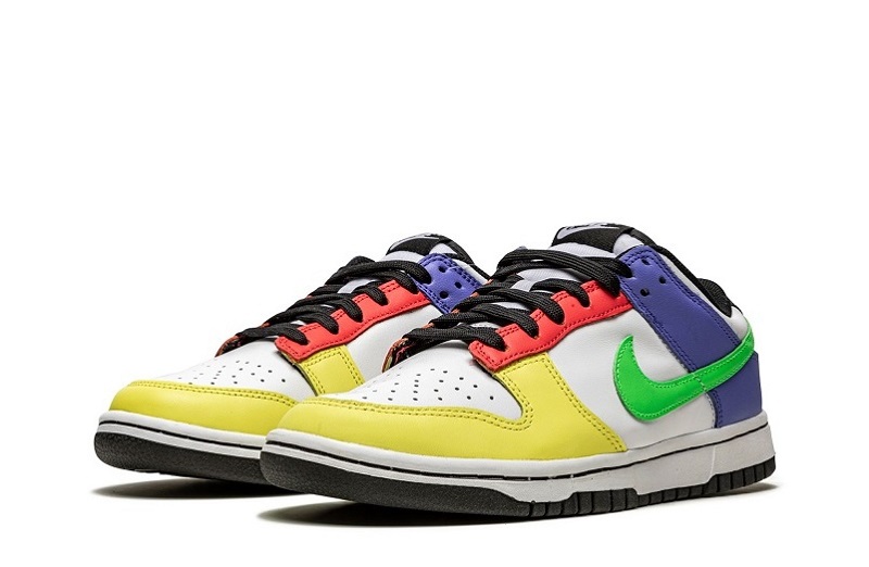 Dunk Low WMNS Green Strike Reps (2)