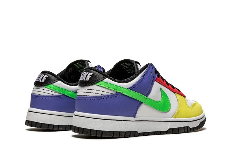 Dunk Low WMNS Green Strike Reps (3)