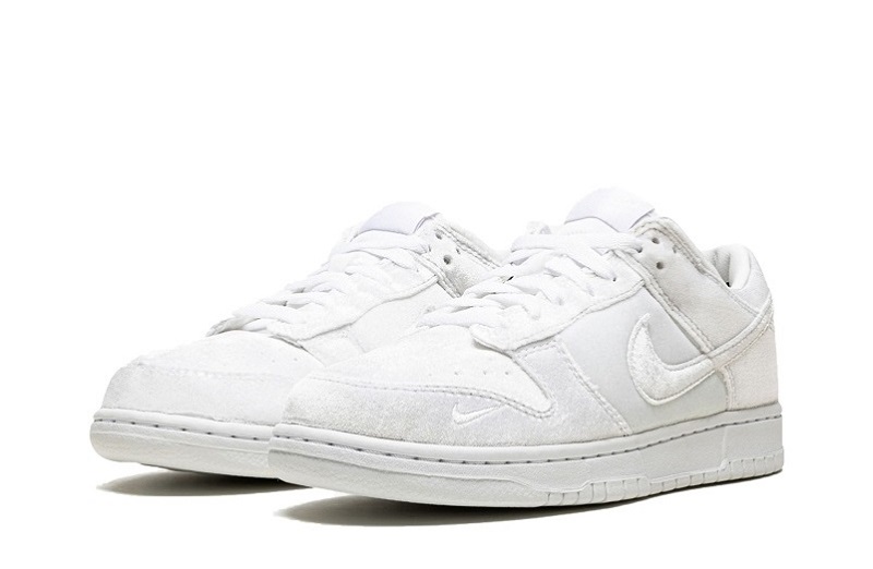 Dover Street Market x Dunk Low Tripl White Reps (2)