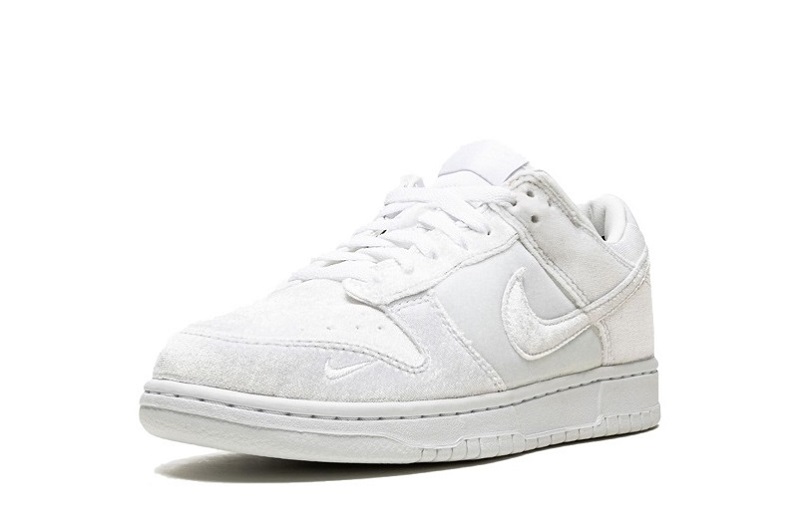 Dover Street Market x Dunk Low Tripl White Reps (4)