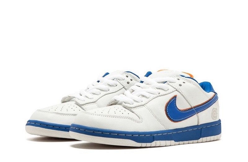 Dunks Low SB Medicom Reps  (2)