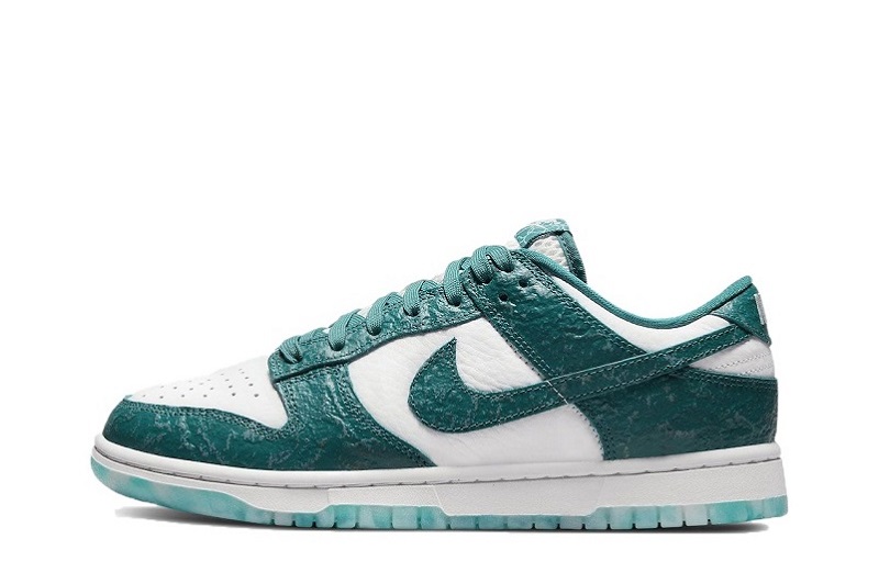 SB Dunk Low Ocean Reps Online (1)