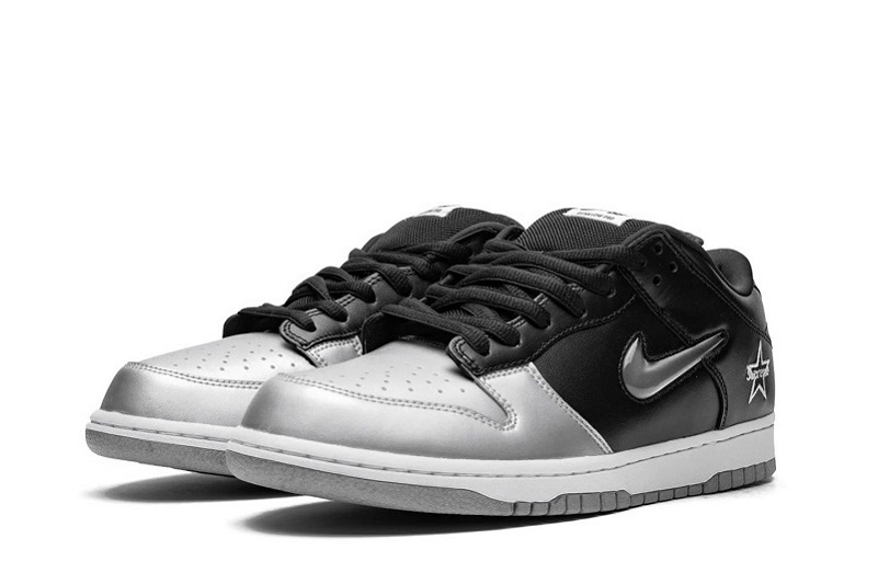 Supreme x SB Dunk Low Metallic Silver Reps (2)