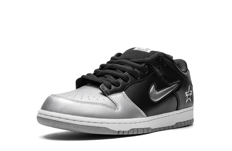 Supreme x SB Dunk Low Metallic Silver Reps (4)