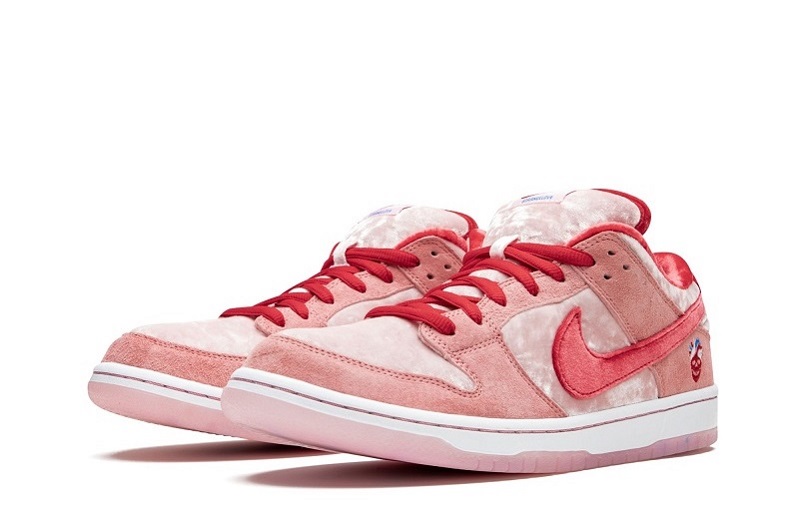 StrangeLove x Dunk Low SB Valentine's Day Reps (2)