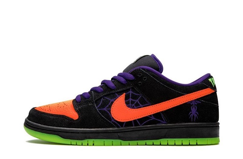 SB Dunk Low Night of Mischief Reps (1)