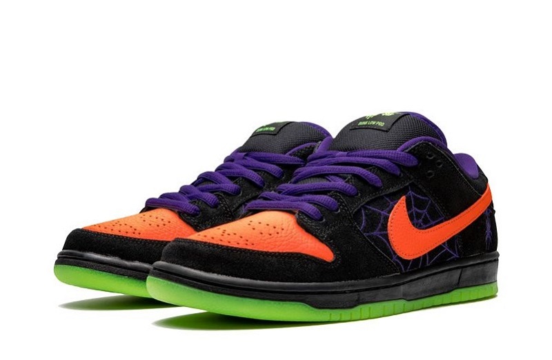 SB Dunk Low Night of Mischief Reps (2)