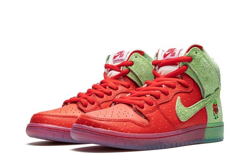 SB Dunk High Strawberry Cough Reps (2)