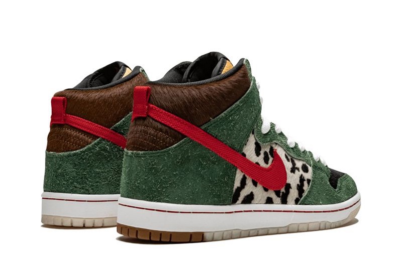 SB Dunk High Dog Walker Reps (4)